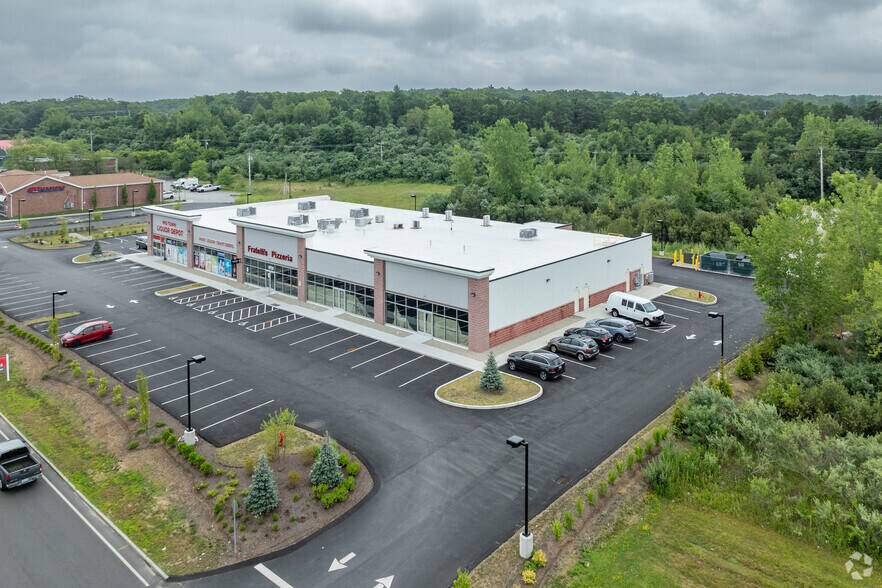 751 Centre of New England Blvd, Coventry, RI à louer - Photo de l’immeuble – Image 2 sur 4