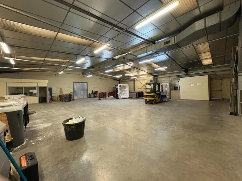 Local d’activités dans Riorges à louer - Photo intérieure – Image 1 sur 3