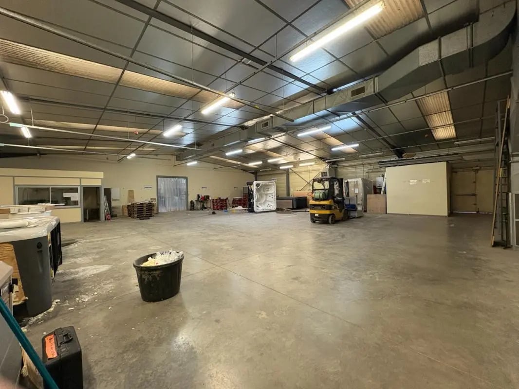 Local d’activités dans Riorges à louer Photo intérieure– Image 1 sur 4