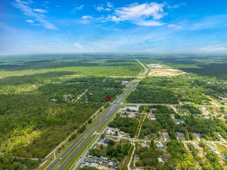11105 Commercial Way, Weeki Wachee, FL à vendre - Photo de l’immeuble – Image 2 sur 33