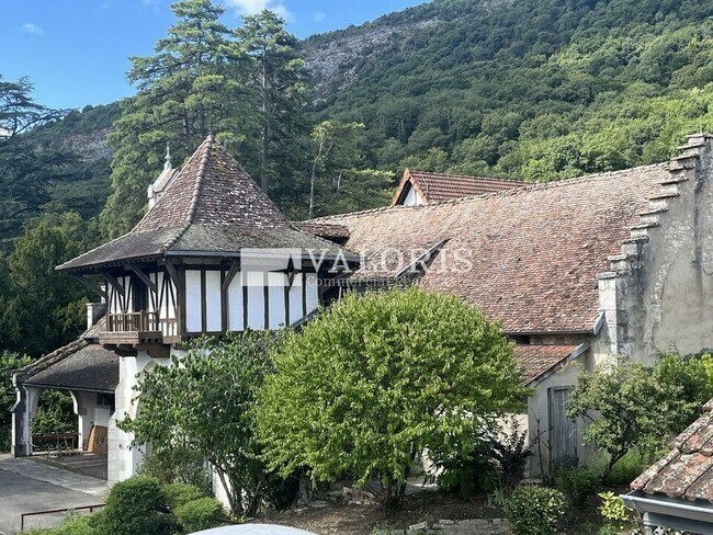 Plus de détails pour 610 Route Du Chateau, Peyrieu - Bureau à vendre