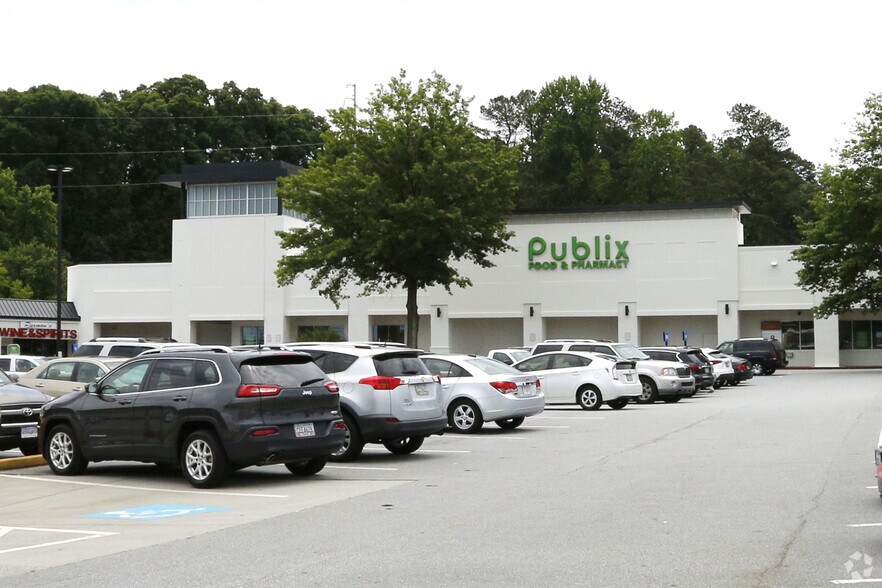 6681 NE Roswell Rd, Atlanta, GA à louer - Photo principale – Image 1 sur 5