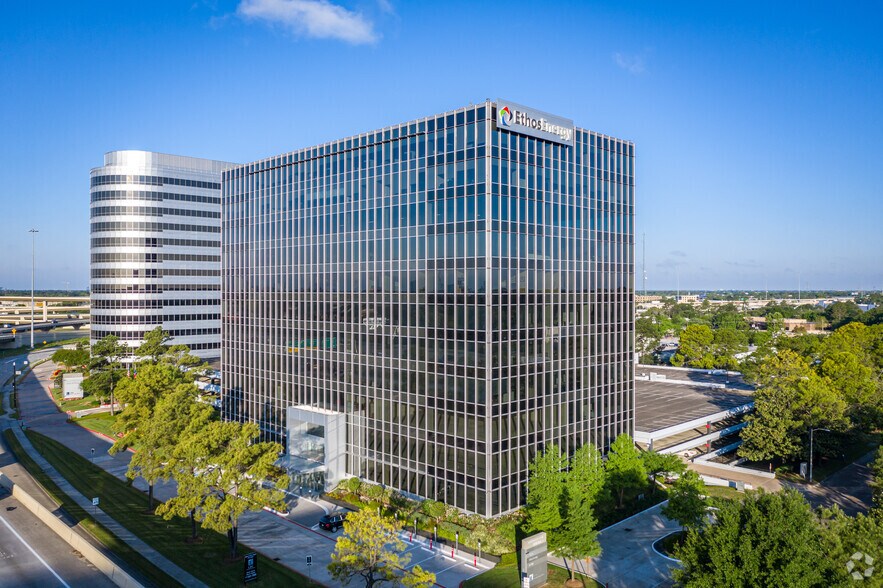 2800 N Loop Fwy W, Houston, TX à louer - Photo de l’immeuble – Image 3 sur 9