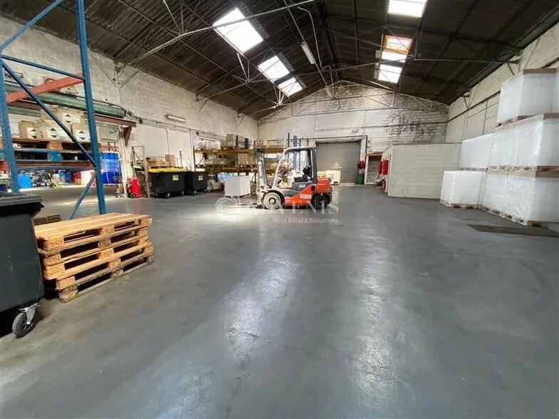 Local d'activités dans Brie-Comte-Robert à vendre - Photo intérieure – Image 1 sur 6