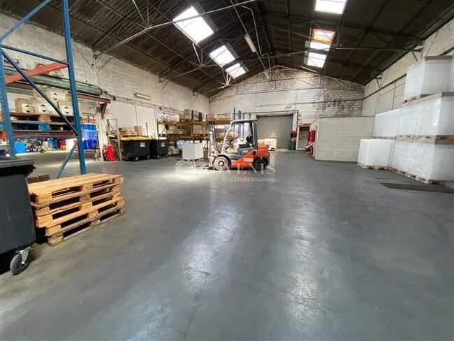 Plus de détails pour Local d’activités à vendre