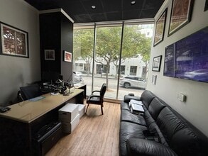 429 Santa Monica Blvd, Santa Monica, CA à louer Photo intérieure– Image 2 sur 8