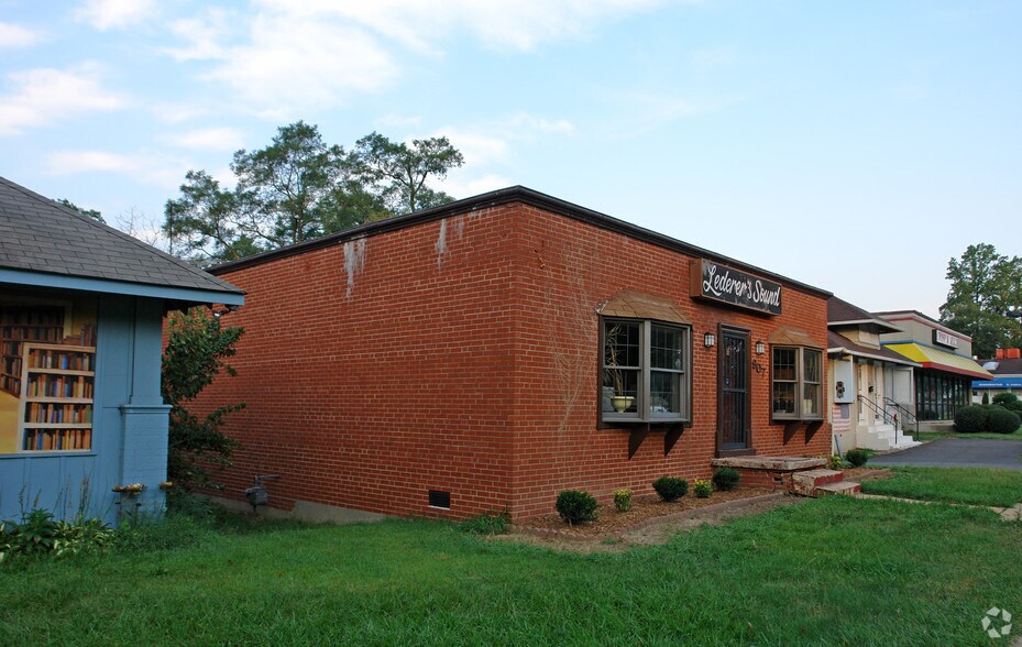 907 W Broad St, Falls Church, VA à vendre - Photo de l’immeuble – Image 3 sur 15