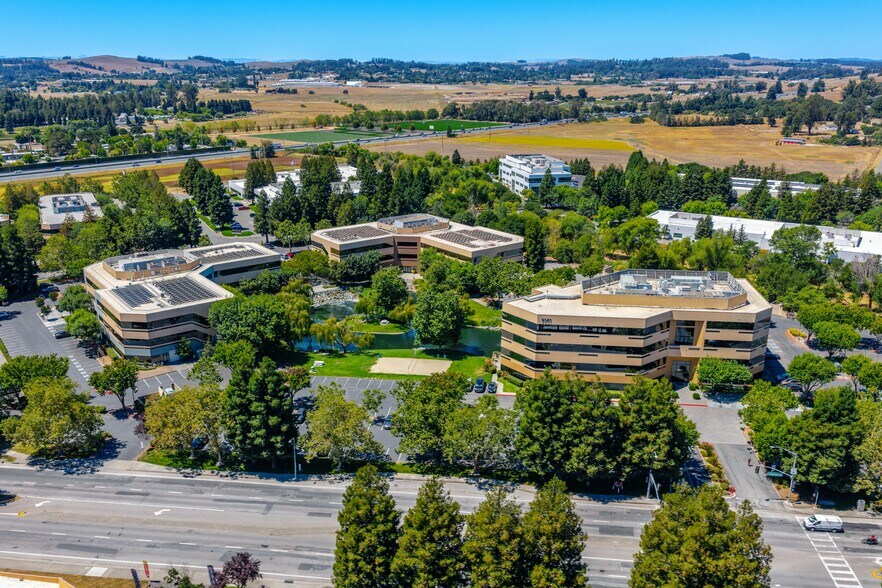 5341 Old Redwood Hwy, Petaluma, CA à louer - Photo de l’immeuble – Image 3 sur 8