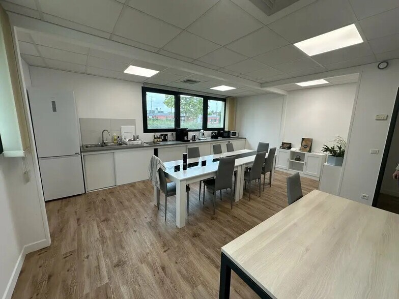Bureau dans Reims à louer - Photo de l’immeuble – Image 3 sur 7