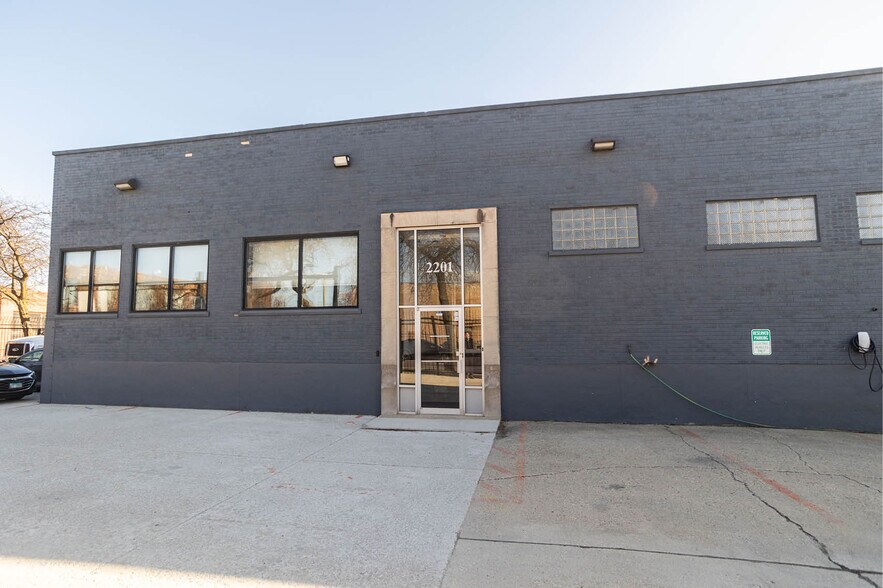 2201 W Fulton St, Chicago, IL à louer - Photo de l’immeuble – Image 3 sur 8