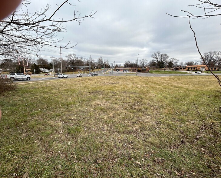 9499 Lewis and Clark Blvd, Jennings, MO à vendre - Photo principale – Image 1 sur 10