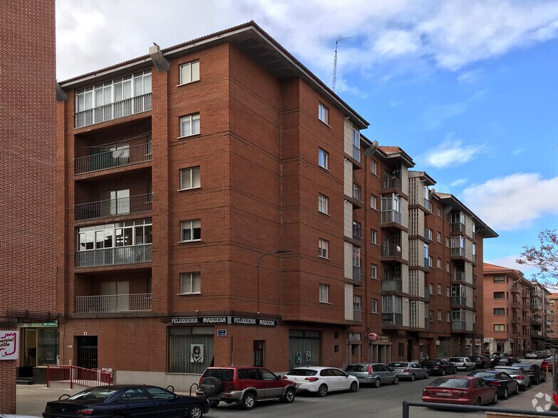 Calle Rafaela de Antonio, 6, Ávila, Ávila à louer - Photo de l’immeuble – Image 2 sur 3