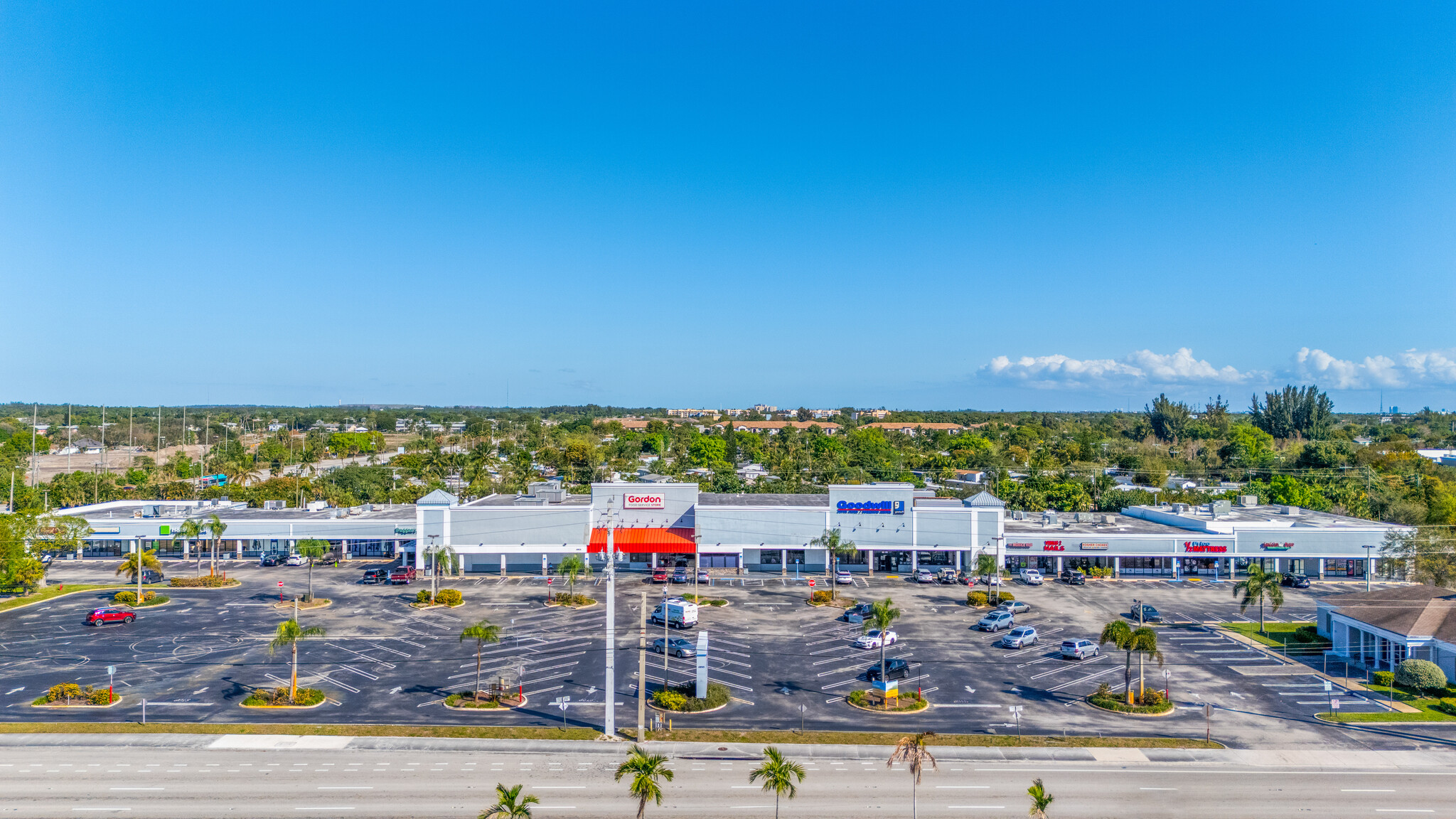 4869-4975 Okeechobee Blvd, West Palm Beach, FL à louer Photo de l’immeuble– Image 1 sur 17