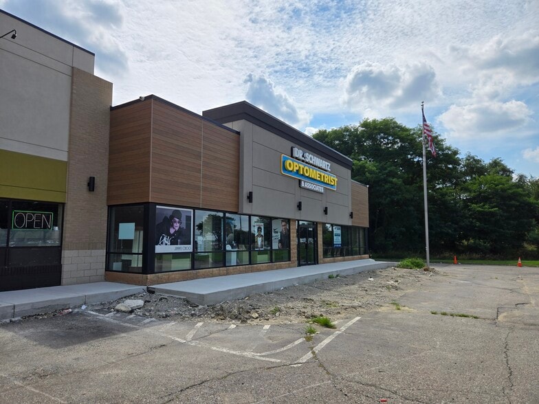 13400-13480 E 15 Mile Rd, Sterling Heights, MI à louer - Photo de l’immeuble – Image 3 sur 23