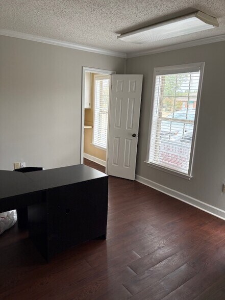 640 Lakeland East Dr, Flowood, MS à louer - Photo de l’immeuble – Image 3 sur 6