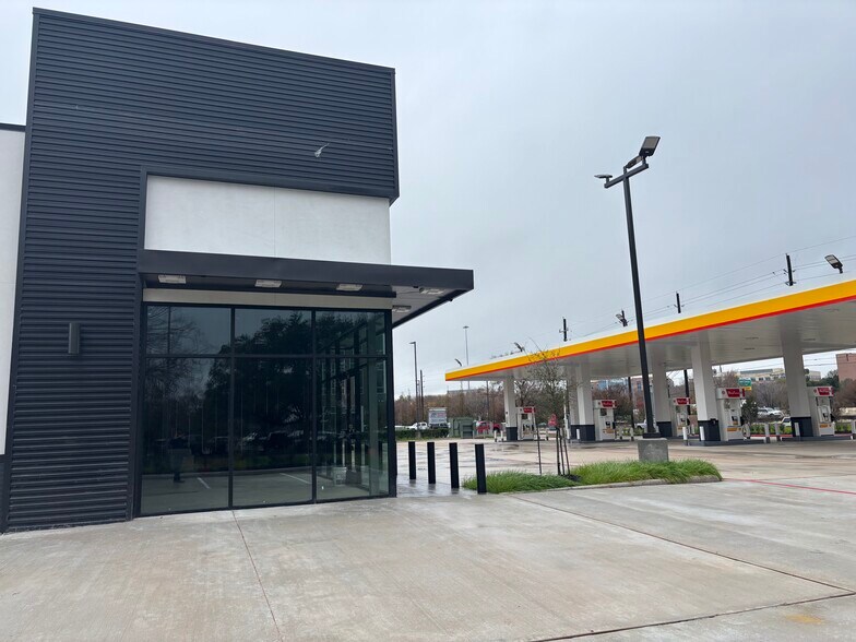 18247 Katy fwy, Houston, TX à louer - Photo de l’immeuble – Image 2 sur 11