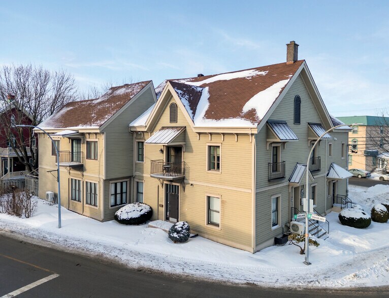 1235 Rue Dessaulles, Saint-Hyacinthe, QC à vendre - Photo de l’immeuble – Image 3 sur 7