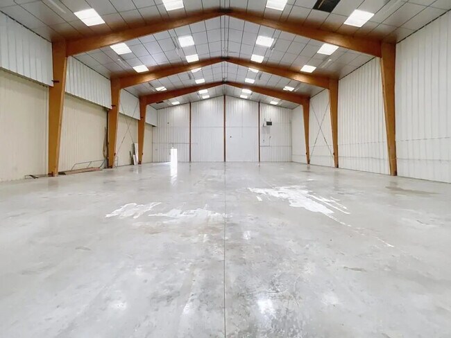 Plus de détails pour 2 Rue De Bostenney, La Saussaye - Industriel/Logistique à vendre
