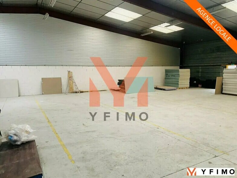 Local d’activités dans Ecquevilly à louer - Photo de l’immeuble – Image 2 sur 3