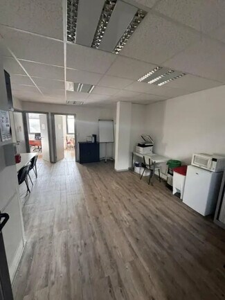 Plus de détails pour 47 Allée De Riottier, Limas - Bureau à louer