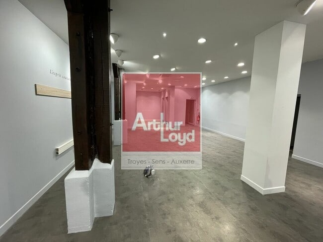 Plus de détails pour Local commercial à louer