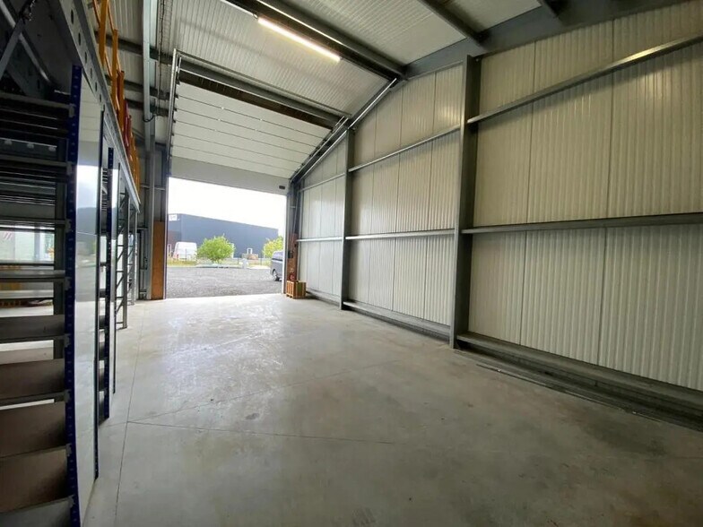Industriel/Logistique dans Les Villages Vovéens à louer - Photo de l’immeuble – Image 2 sur 11