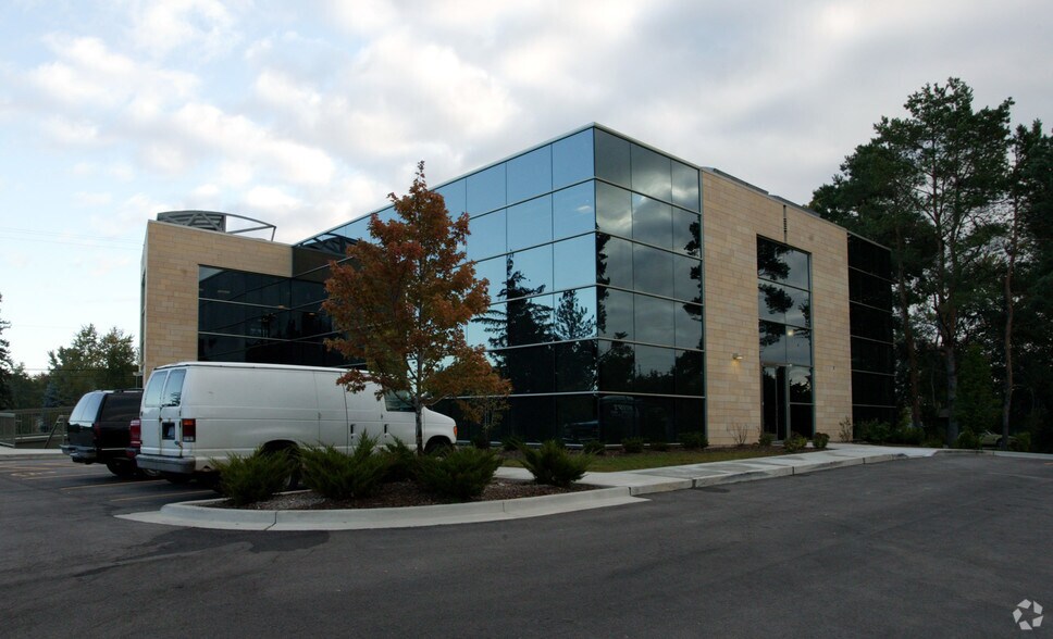 4940 Cascade Rd SE, Grand Rapids, MI à louer - Photo de l’immeuble – Image 3 sur 15