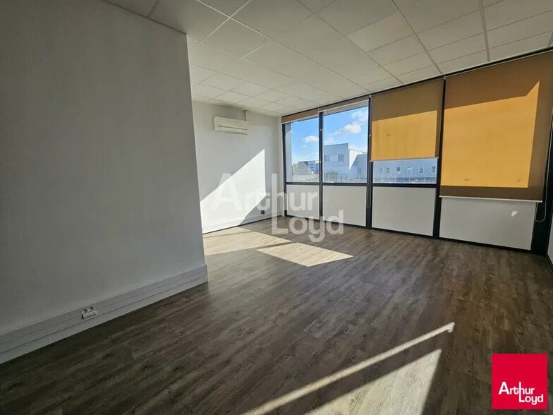 Bureau dans SAINT-BARTHELEMY-D'ANJOU à louer - Photo de l’immeuble – Image 2 sur 4