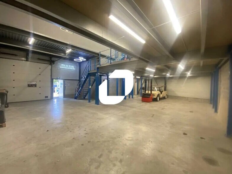 Local d’activités dans SAINT-OUEN-L'AUMONE à louer - Photo de l’immeuble – Image 3 sur 12