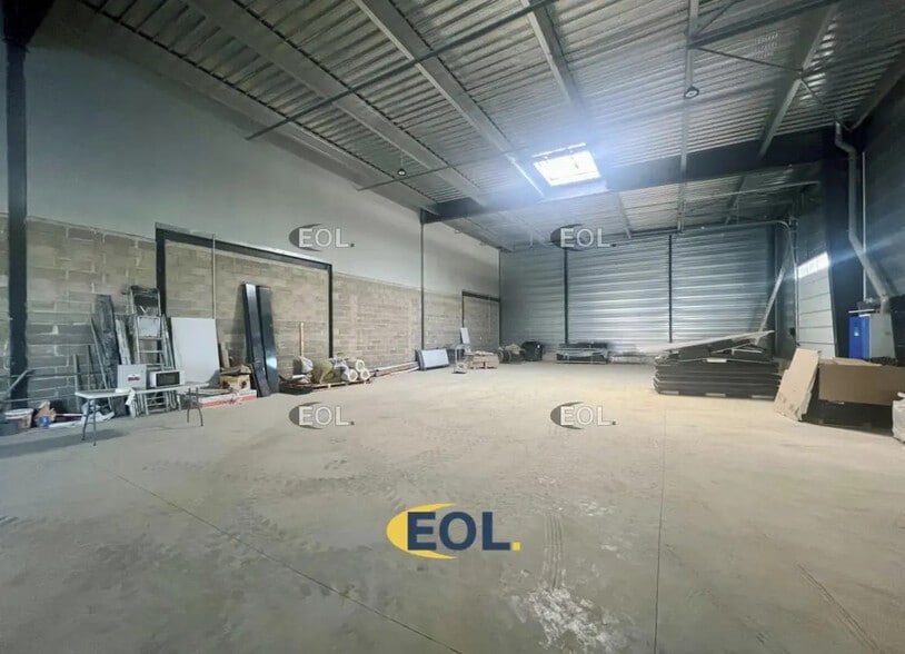 Industriel/Logistique dans Villeneuve-sous-Dammartin à louer - Photo de l’immeuble – Image 1 sur 17