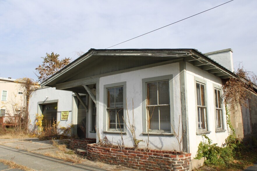 5 Millers Falls Rd, Turners Falls, MA à vendre - Photo de l’immeuble – Image 3 sur 38