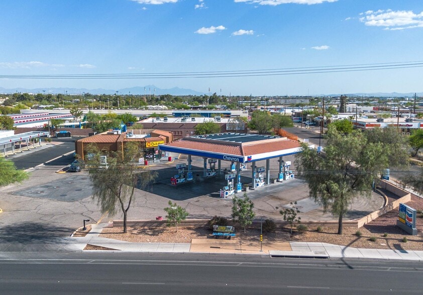 2200 E Broadway Blvd, Tucson, AZ à vendre - Photo de l’immeuble – Image 1 sur 2