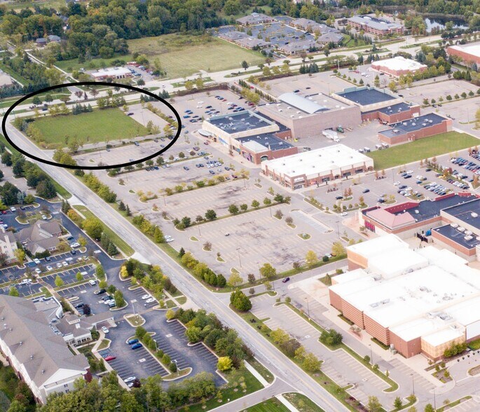 44225 W 12 Mile Rd, Novi, MI à vendre - Photo de l’immeuble – Image 2 sur 3