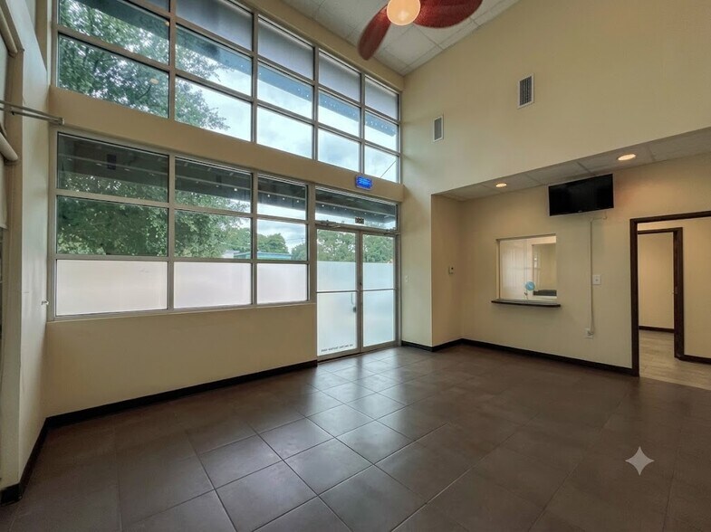 2535 Charlotte St, Denton, TX à louer - Photo de l’immeuble – Image 2 sur 13