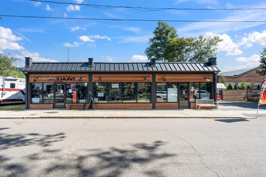 20 Ackerson St, Bay Shore, NY à vendre - Photo de l’immeuble – Image 2 sur 24