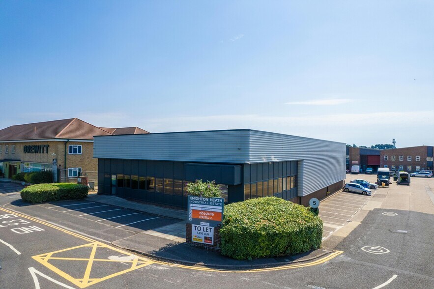 855 Ringwood Rd, Bournemouth à louer - Photo de l’immeuble – Image 2 sur 13
