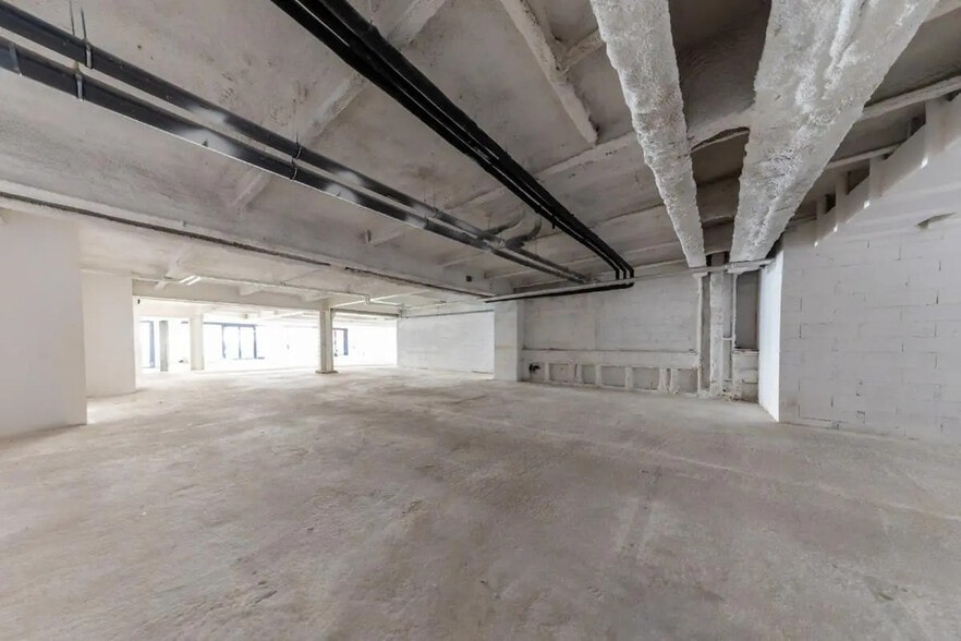 32-34 rue Marbeuf, Paris à louer - Photo de l’immeuble – Image 2 sur 6