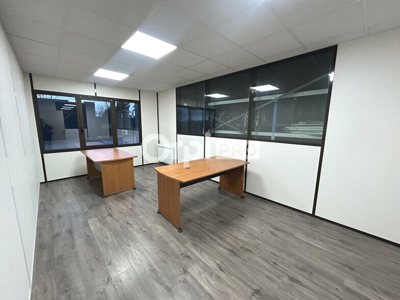 Bureau dans Isle à louer - Photo intérieure – Image 2 sur 5