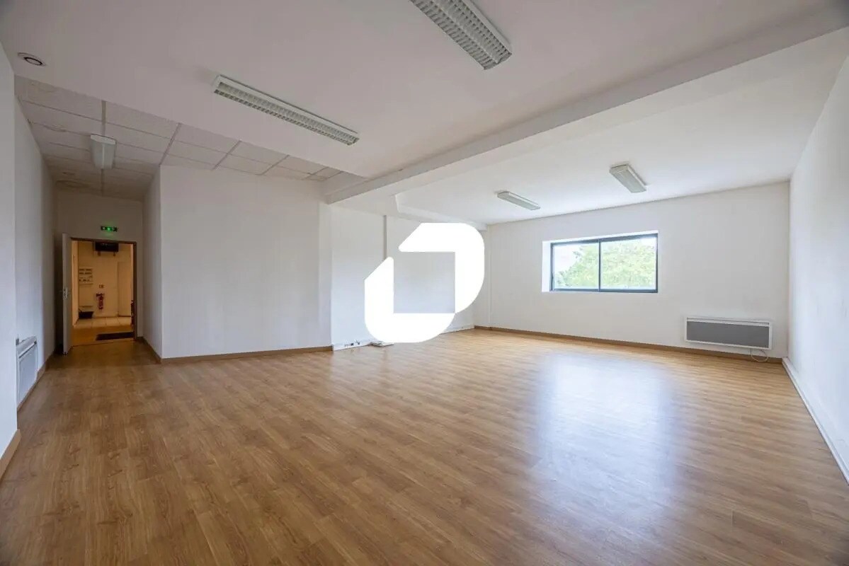 Bureau dans Ferrières-en-Brie à louer Photo intérieure– Image 1 sur 6