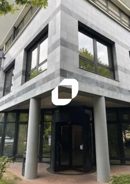 Bureau dans Gennevilliers à louer - Photo de l’immeuble – Image 3 sur 8