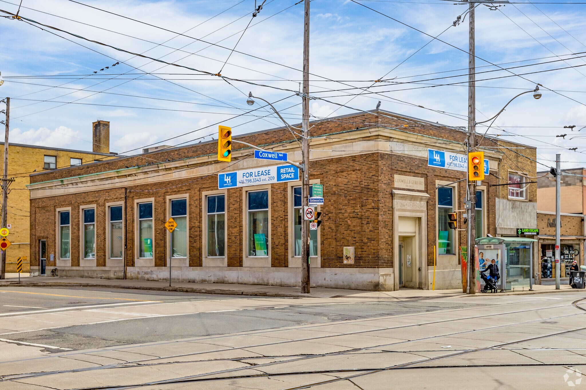 253 Coxwell Ave, Toronto, ON à louer Photo de l’immeuble– Image 1 sur 9