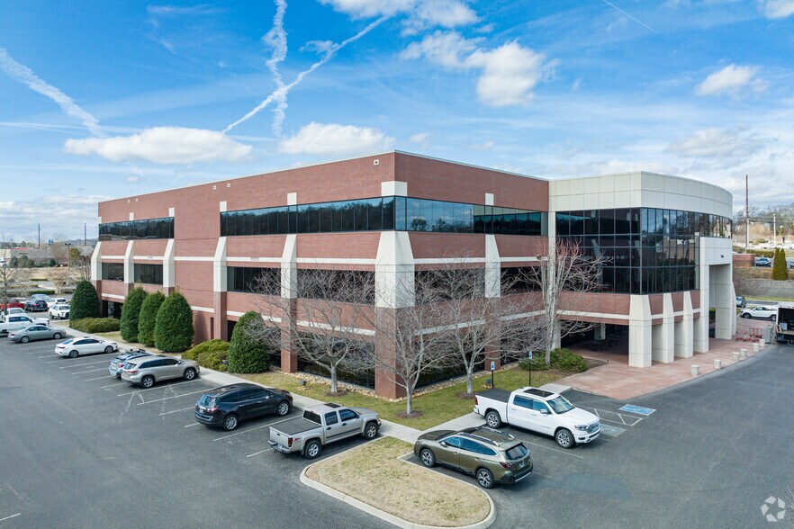 2095 Lakeside Centre Way, Knoxville, TN à louer - Photo de l’immeuble – Image 3 sur 25