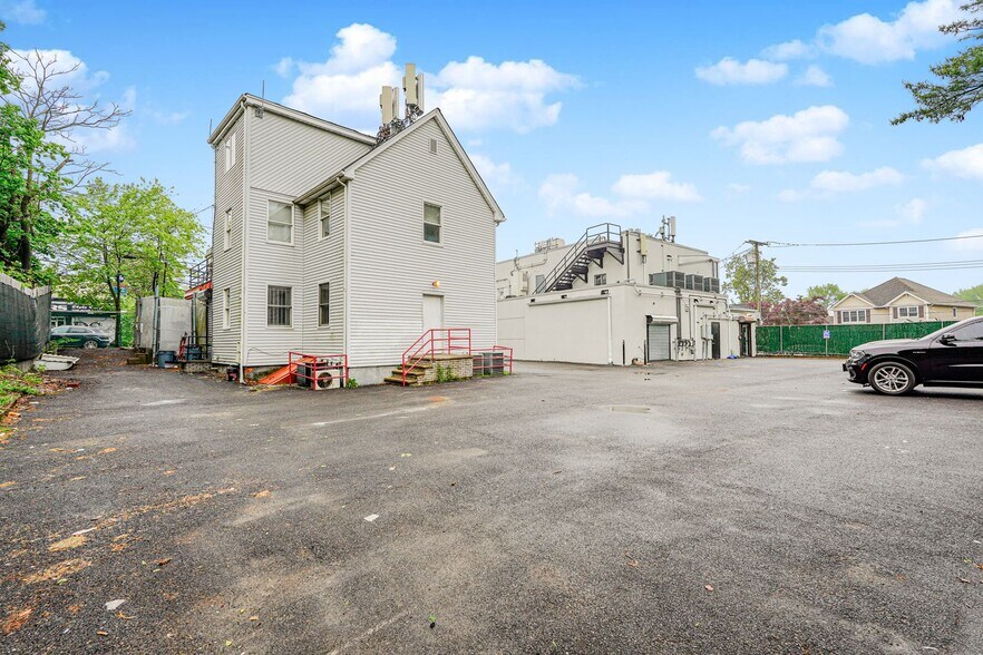 56 Seguine Ave, Staten Island, NY à louer - Photo de l’immeuble – Image 3 sur 6