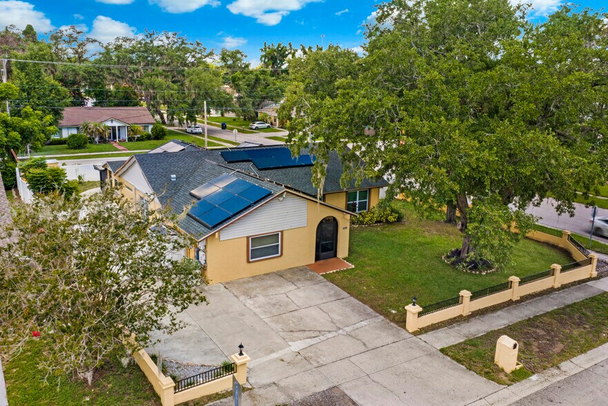 613 Forest Hills Dr, Brandon, FL à louer - Photo de l’immeuble – Image 3 sur 40