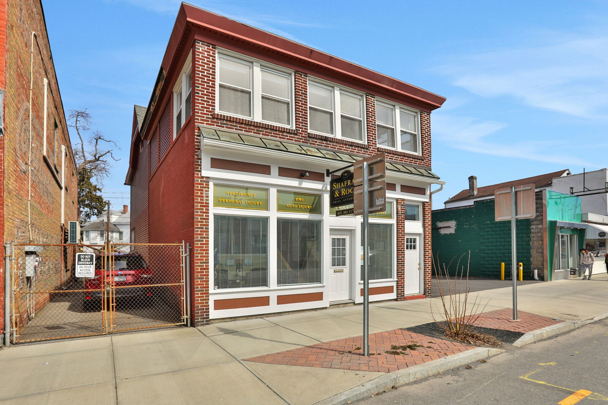 730-732 Broadway, Kingston, NY à vendre Photo de l’immeuble– Image 1 sur 36