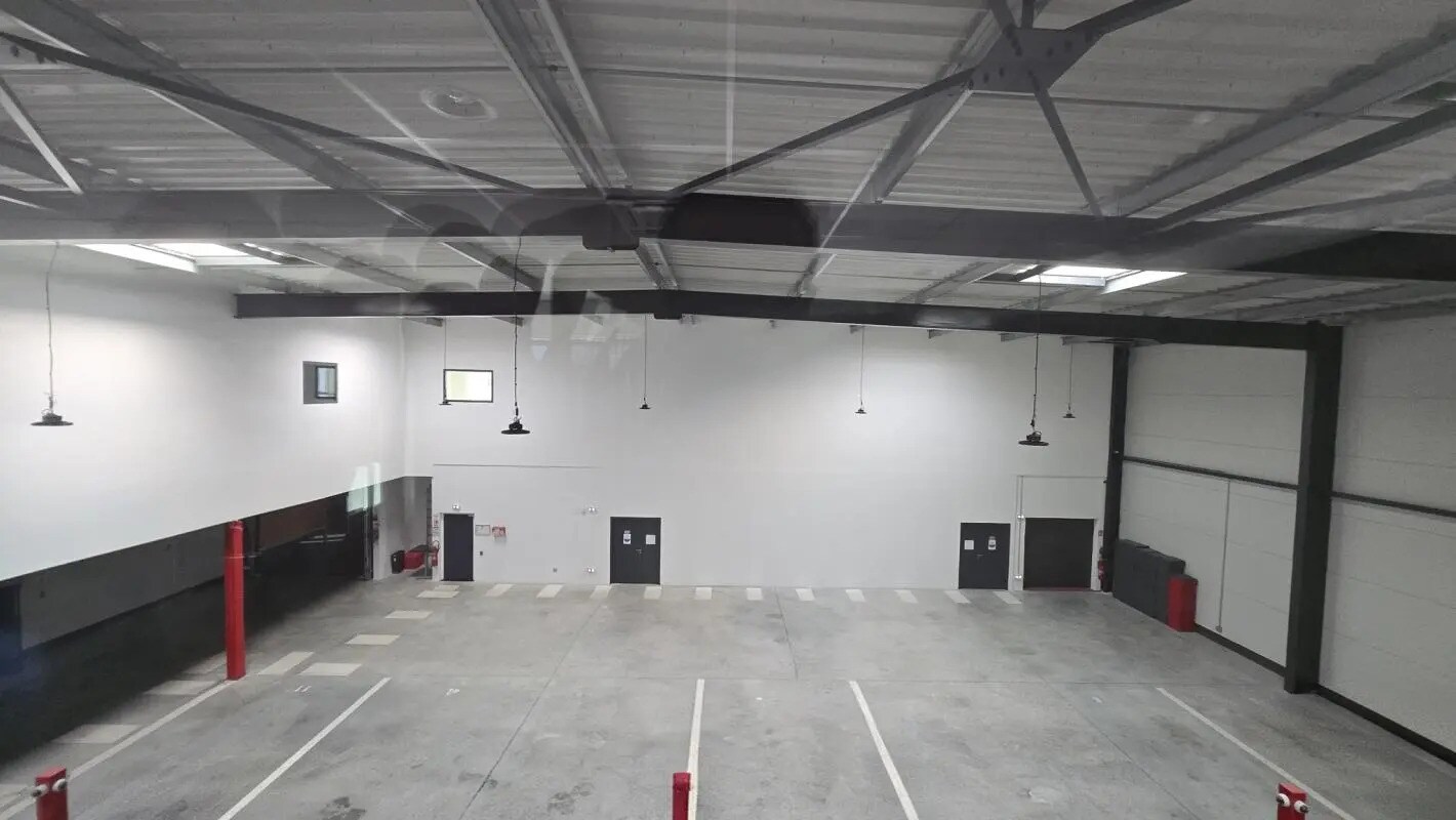 Local d'activités dans Signes à vendre Photo intérieure– Image 1 sur 11