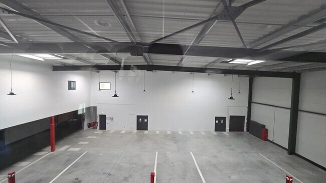 Plus de détails pour Local d’activités à vendre