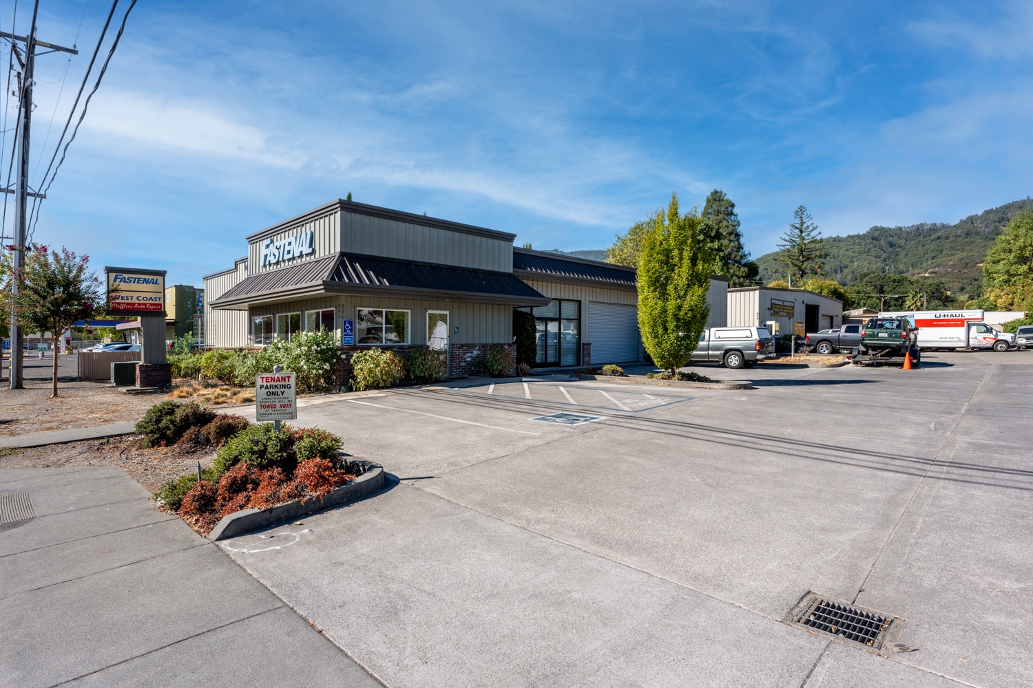 860 S State St, Ukiah, CA à vendre Photo principale– Image 1 sur 10