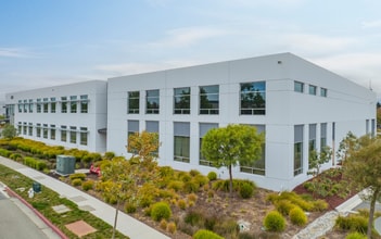 2115 North Loop Rd, Alameda, CA à louer Photo de l’immeuble– Image 2 sur 7