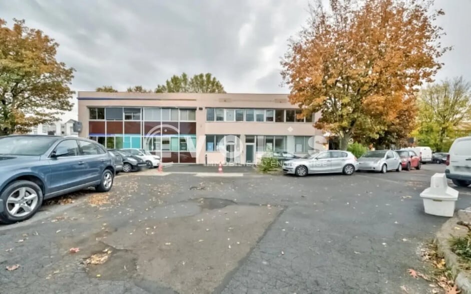 Local d’activités dans Torcy à louer - Photo de l’immeuble – Image 2 sur 4